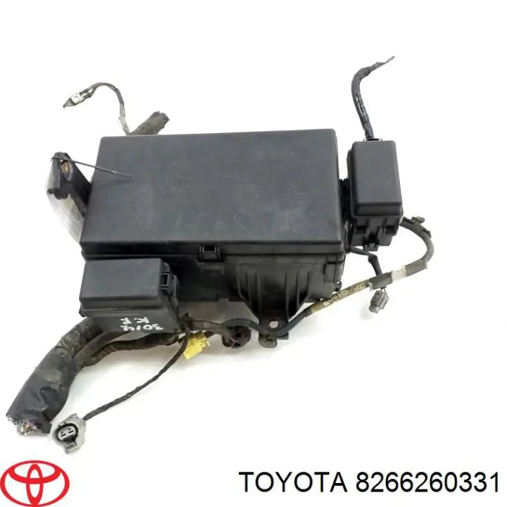 Купить 8266260331 Toyota Крышка блока предохранителей