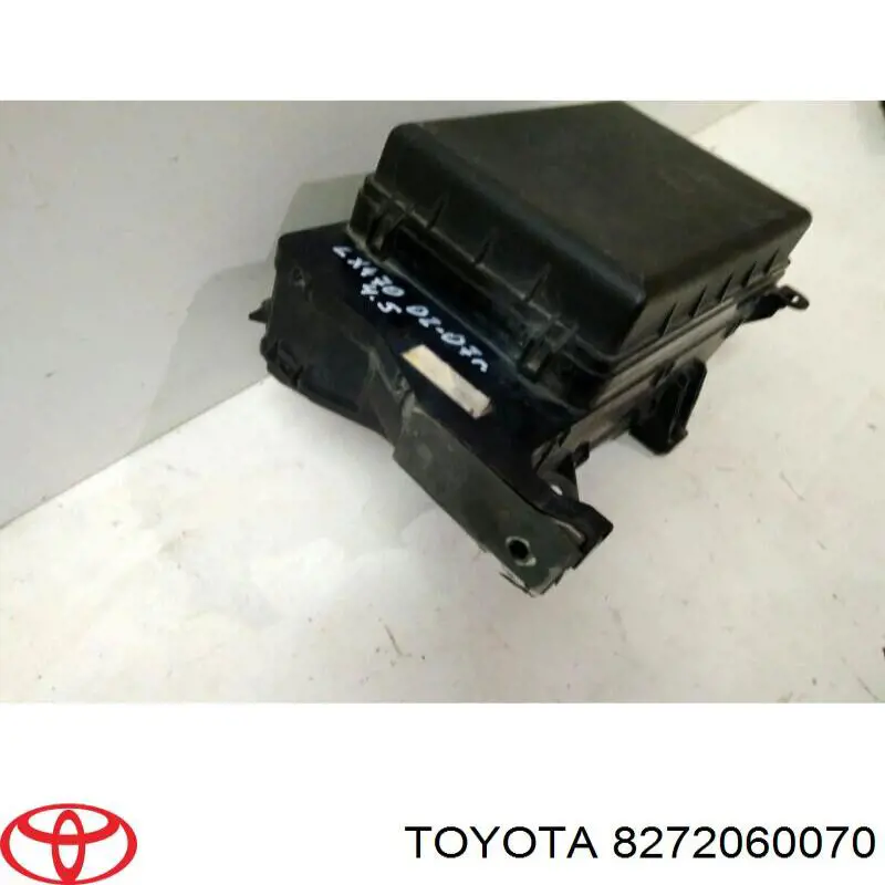 8272060070 Toyota блок предохранителей