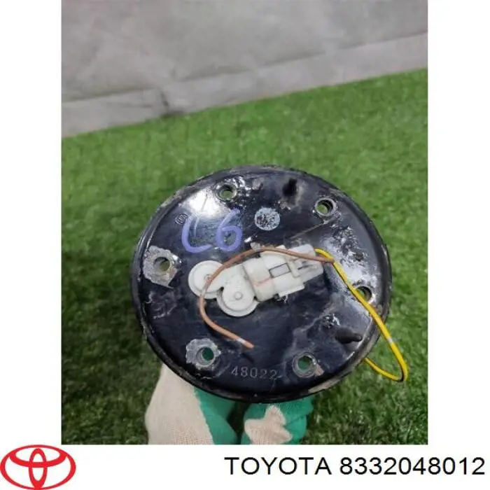 Датчик уровня топлива 8332048012 Toyota