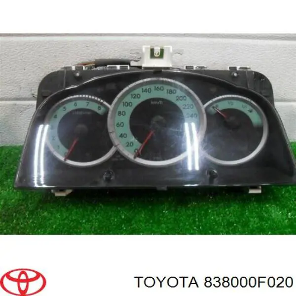 Приборная доска (щиток приборов) на Toyota Corolla VERSO 