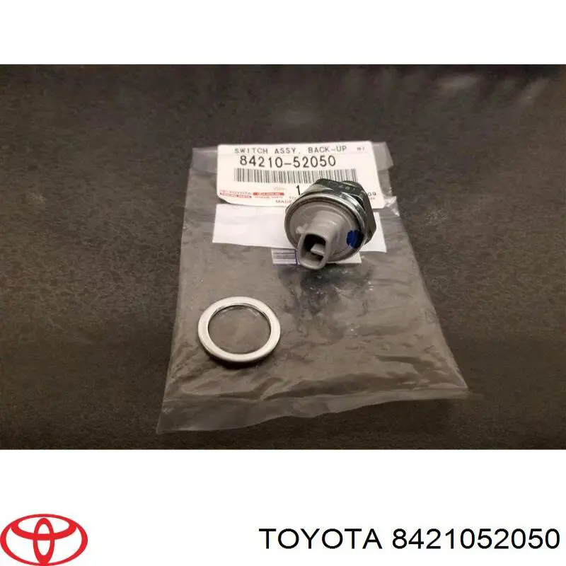 8421052050 Toyota датчик включения фонарей заднего хода
