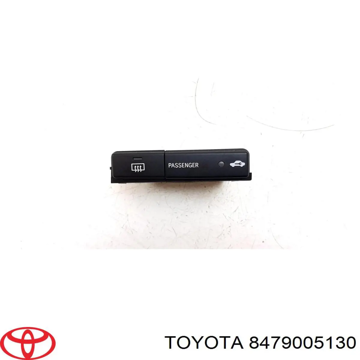 Кнопка включения обогрева заднего стекла на Toyota Avensis T25