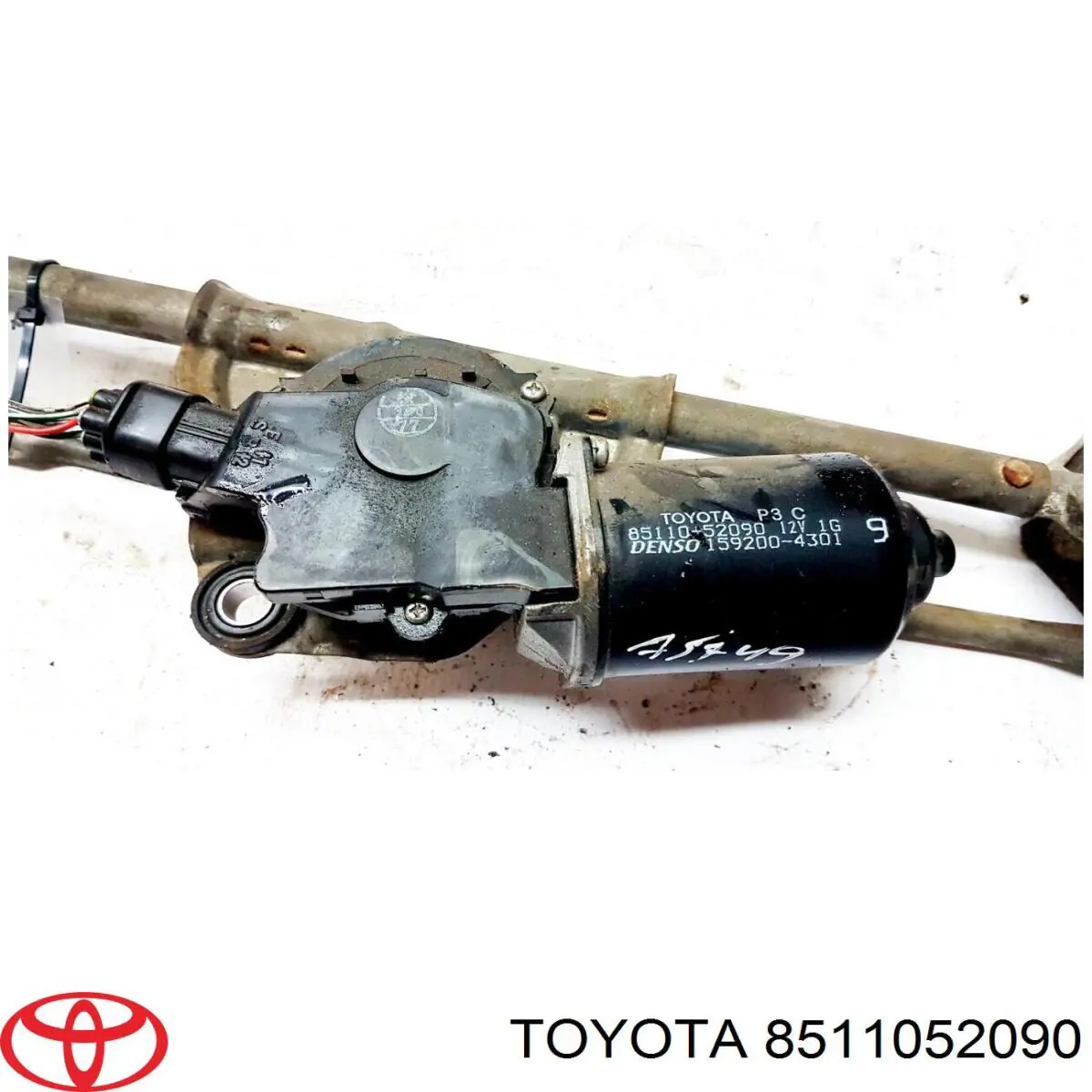 Мотор стеклоочистителя лобового стекла на Toyota Yaris VERSO 