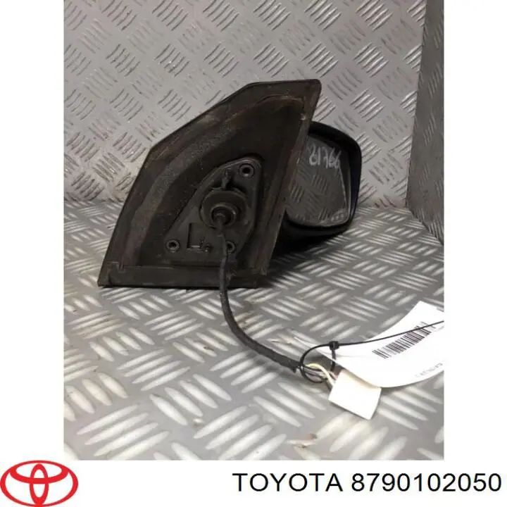 Правое боковое зеркало 8790102050 Toyota