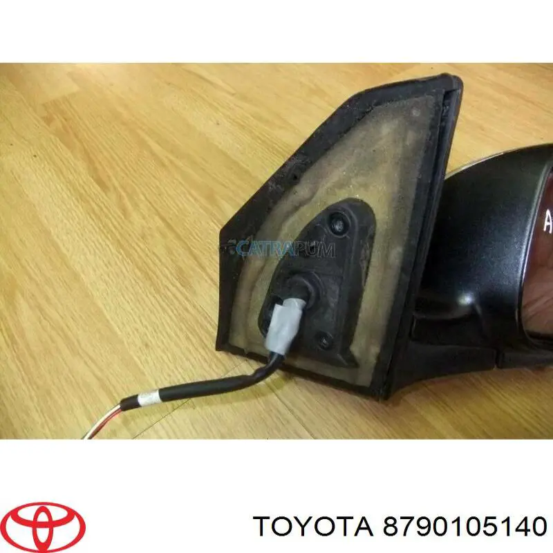 Правое зеркало 8790105140 Toyota