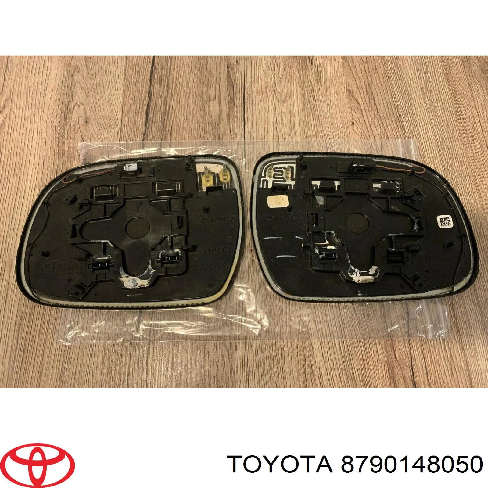 Зеркальный элемент зеркала заднего вида правого Toyota 8790148050