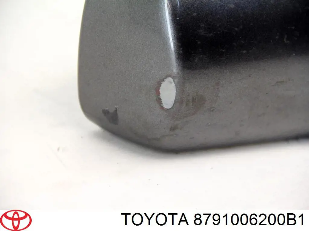 Правое боковое зеркало 8791006200B1 Toyota