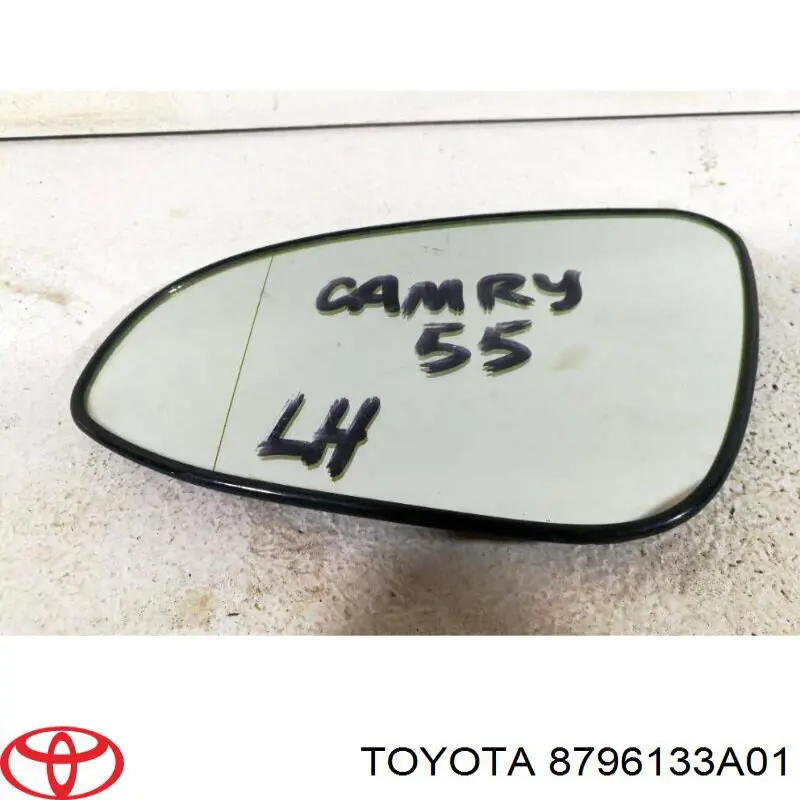 Зеркальный элемент зеркала заднего вида левого на Toyota Camry V50