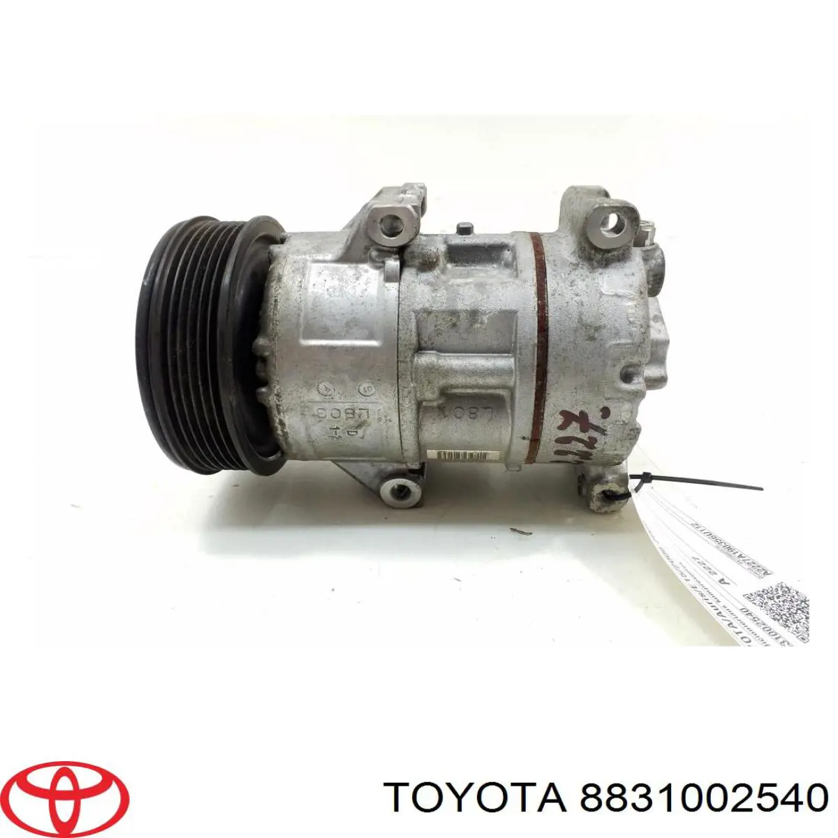 Компрессор кондиционера 8831002540 Toyota