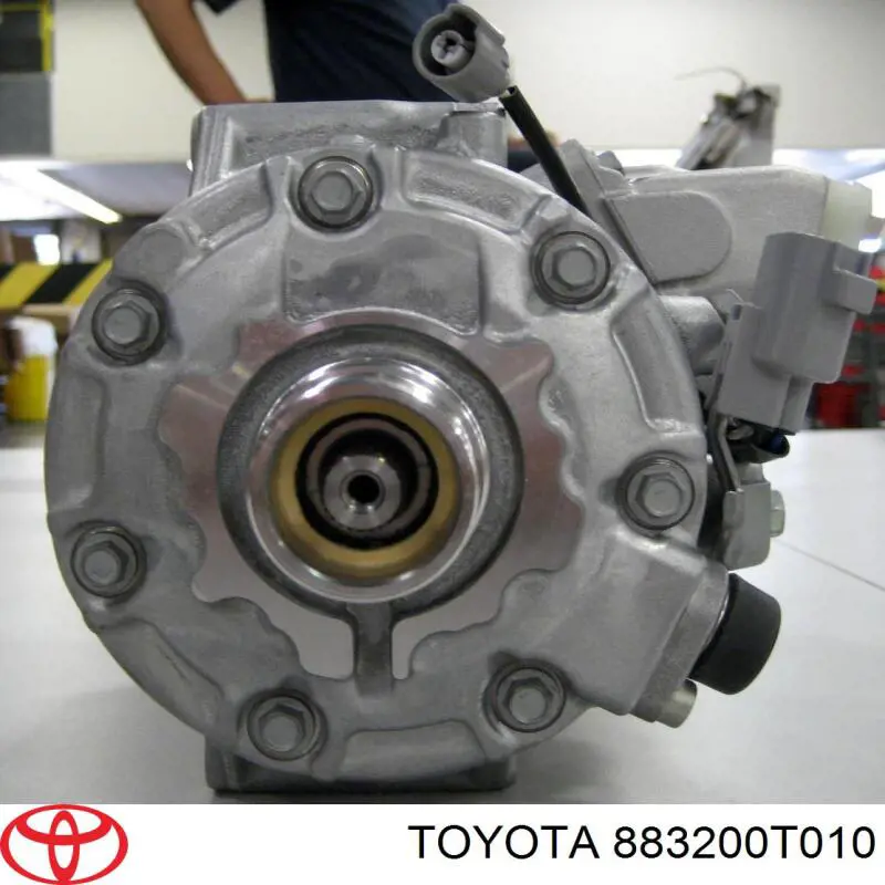 Компрессор кондиционера 883200T010 Toyota