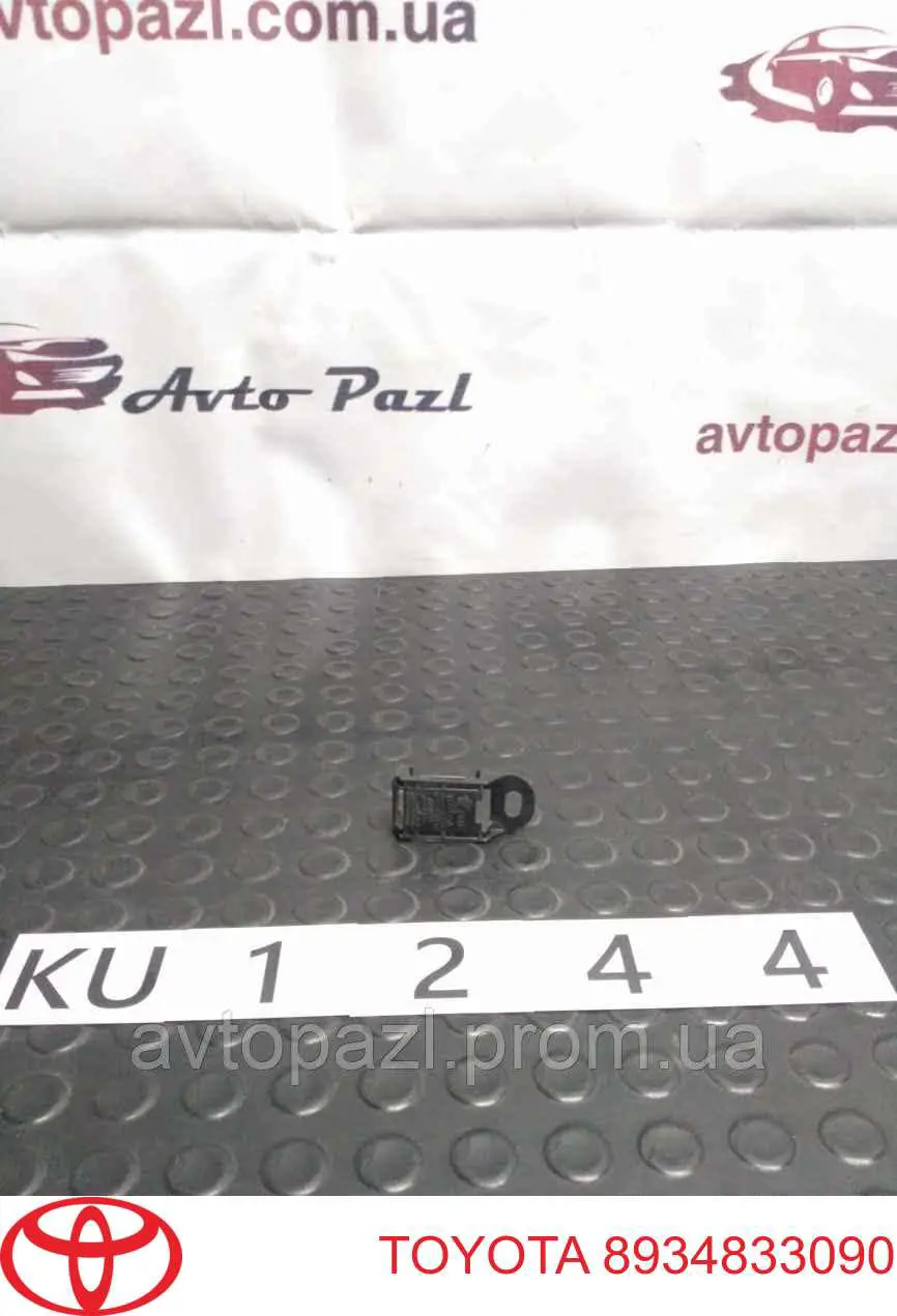 Кронштейн датчика парктроника задний центральный на Toyota Venza AGV1, GGV1