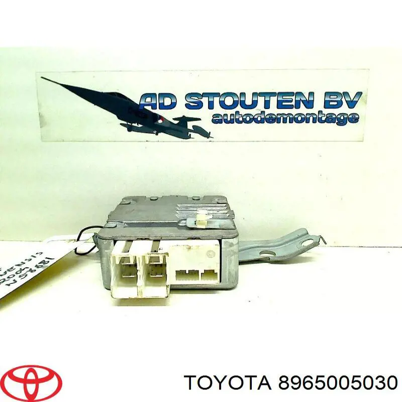 Блок управления электроусилителем руля на Toyota Avensis T25