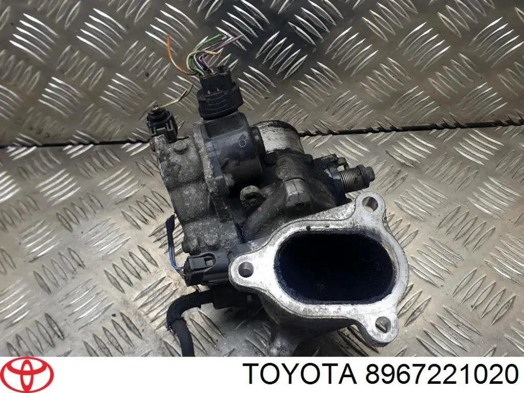 Дроссельная заслонка 8967221020 Toyota