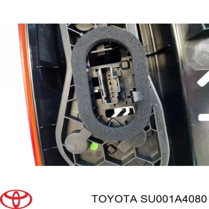 Купить SU001A4080 Toyota Задняя правая фара