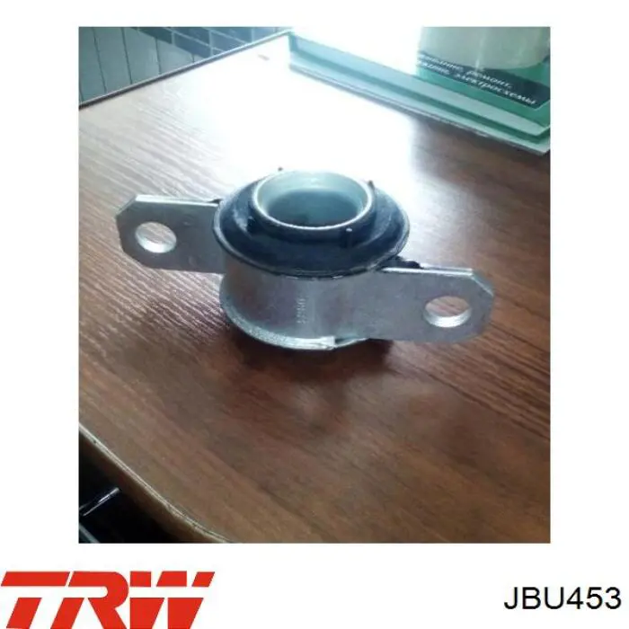 JBU453 TRW Сайлентблок нижнего переднего рычага