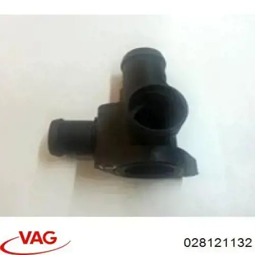 Фланец системы охлаждения 028121132 VAG