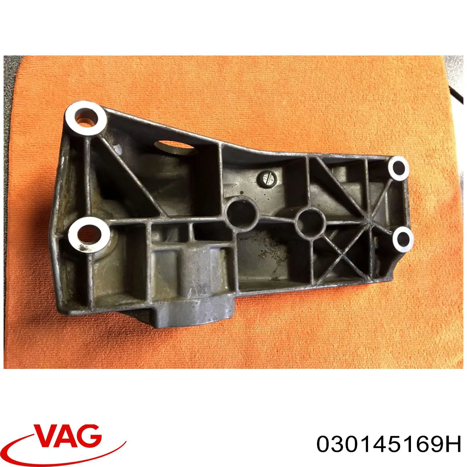 Кронштейн генератора натяжной Volkswagen Polo III седан (6KV2) (1995 - 2001) цена, от 8.87 USD