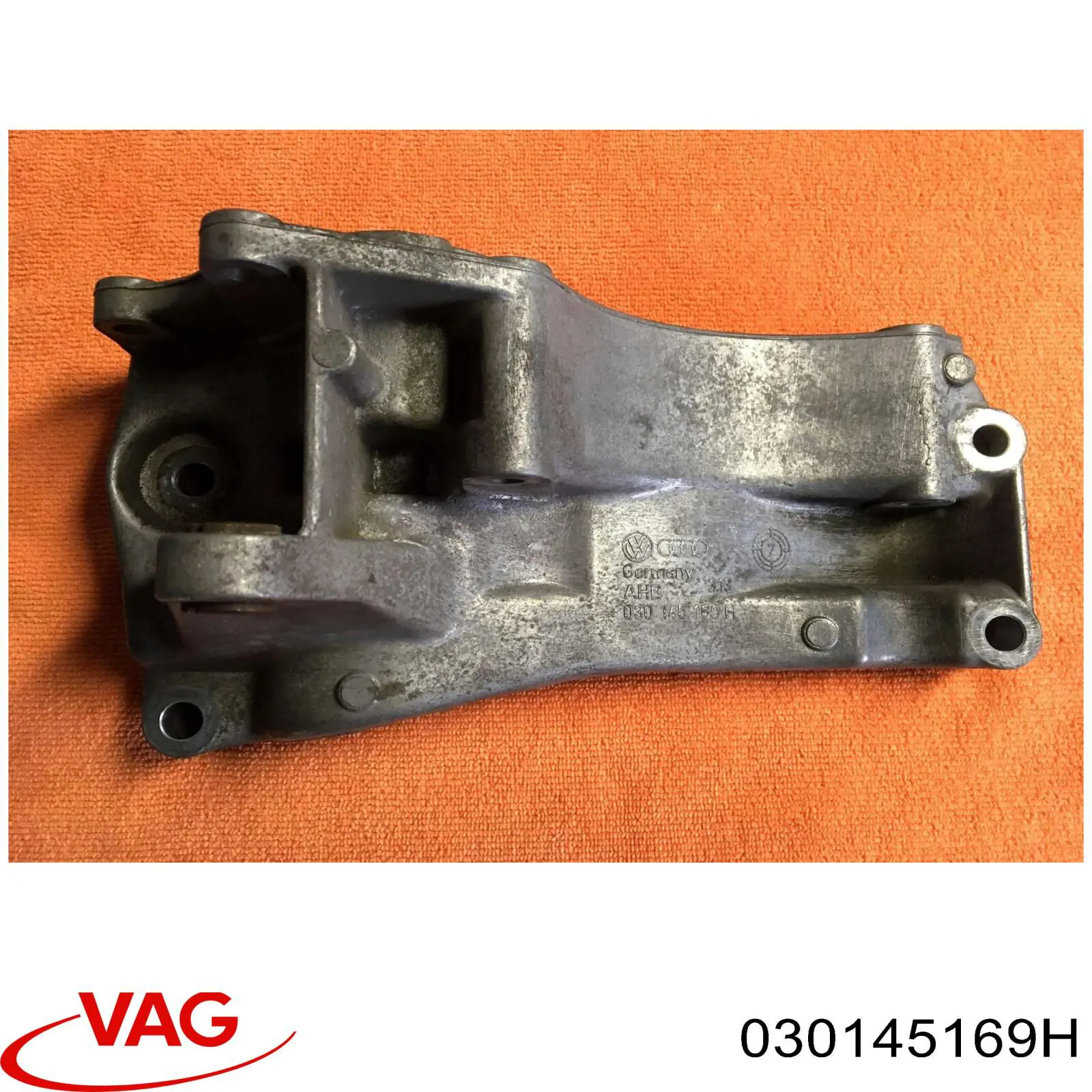  Кронштейн генератора Volkswagen Polo 3