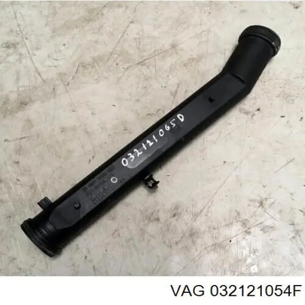 Патрубок радиатора 032121054F VAG