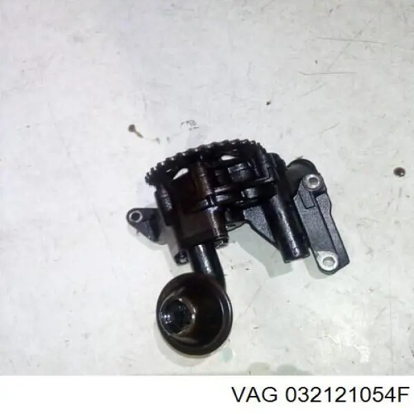 Патрубок системы охлаждения VAG 032121054F
