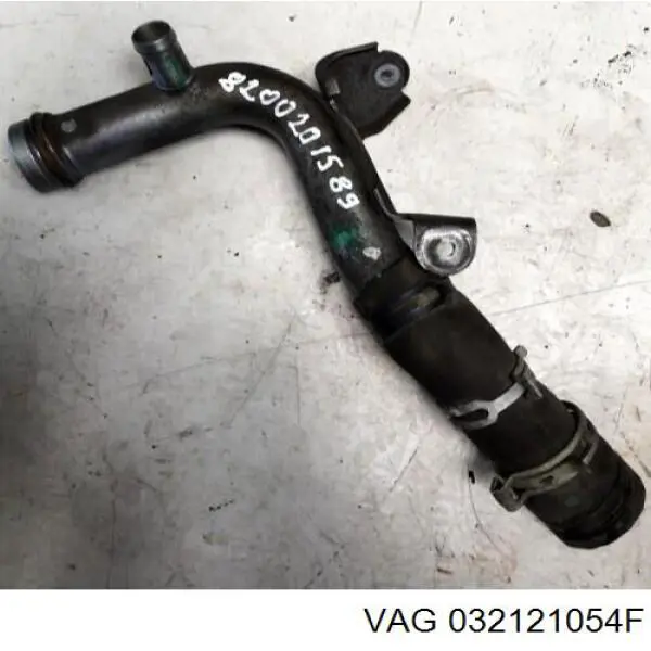Патрубок радиатора 032121054F VAG