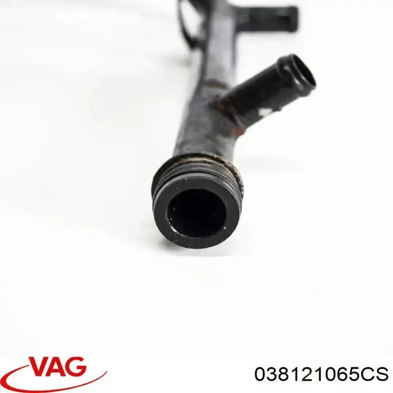038121065CS VAG Шланг термостата