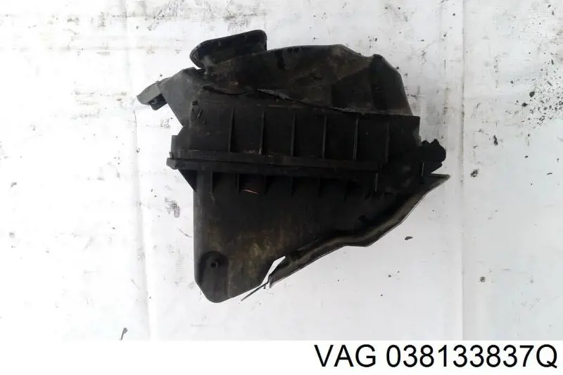 Корпус воздушного фильтра в сборе VAG 038133837J цена, от 25.40 USD