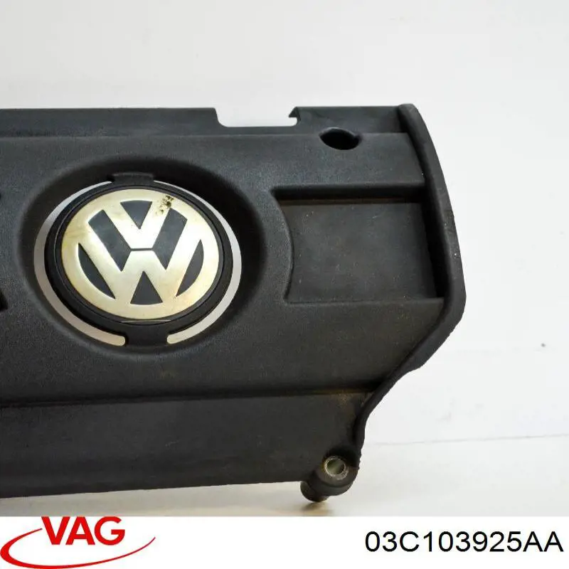 Крышка мотора декоративная на Volkswagen Golf V 