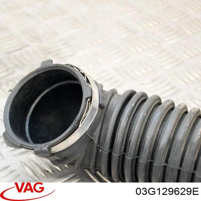 Выпускной патрубок воздушного фильтра 03G129629E VAG