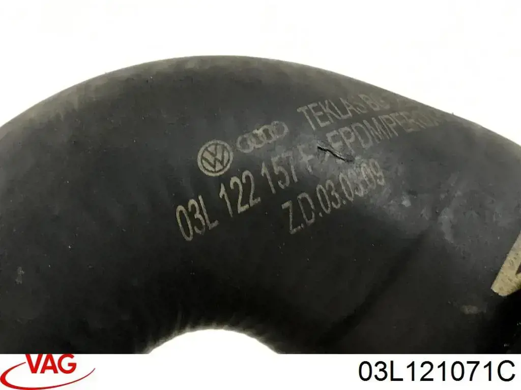 Патрубок системы охлаждения 03L121071C VAG