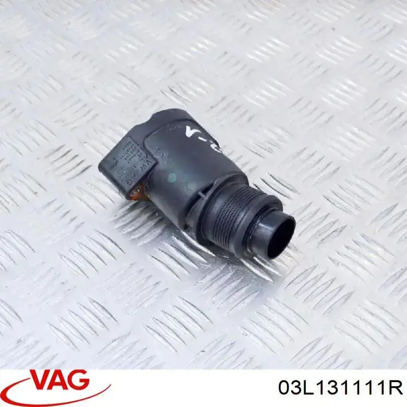 Патрубок воздушный, выход из турбины (наддув) VAG 03L131111R