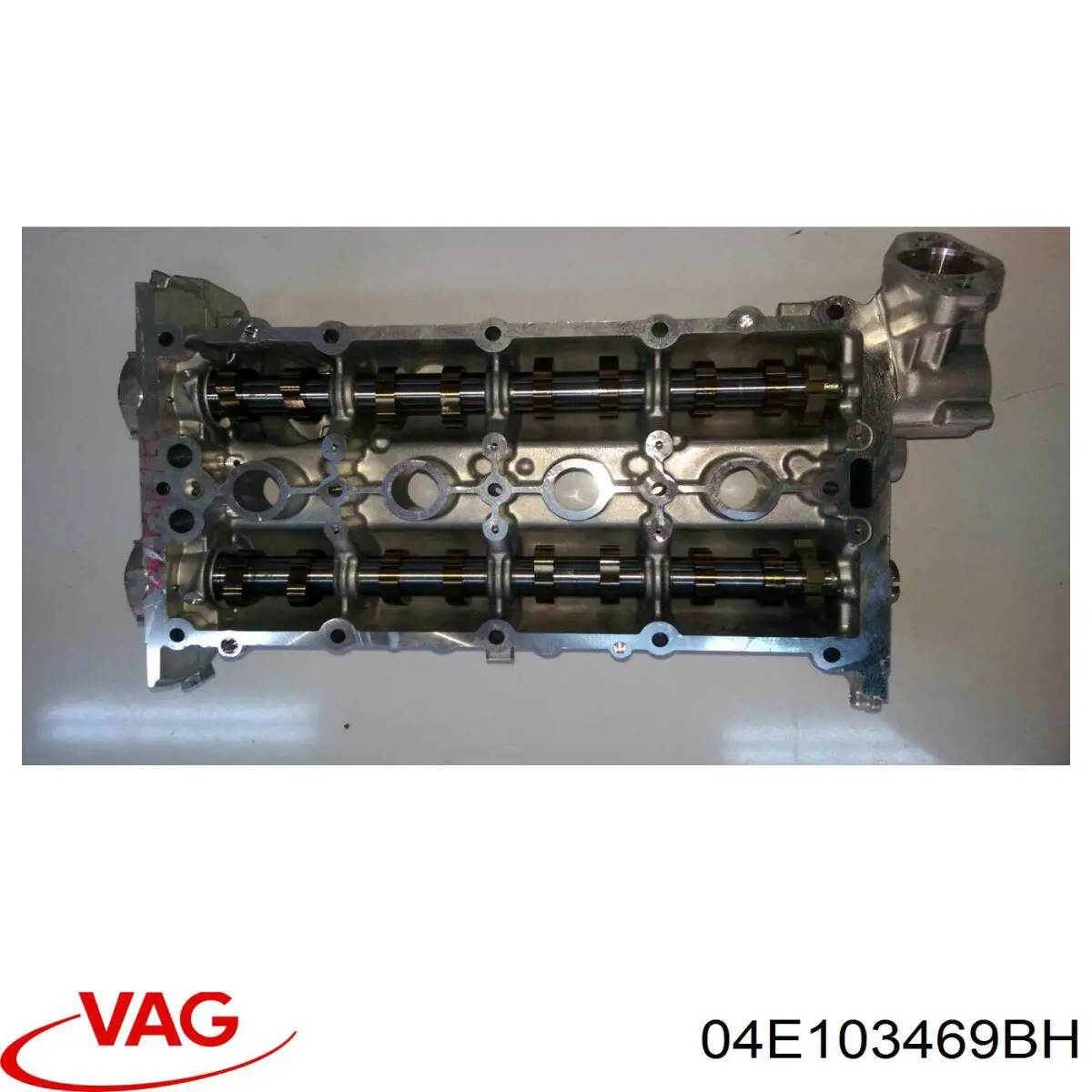 04E103469AJ VAG Крышка двигателя