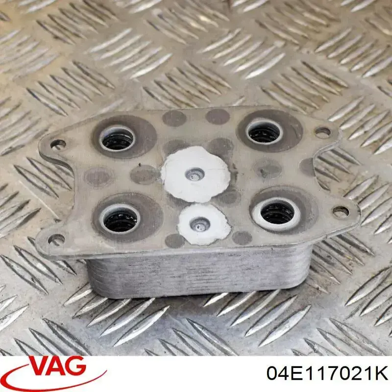 Масляный радиатор VAG 04E117021K