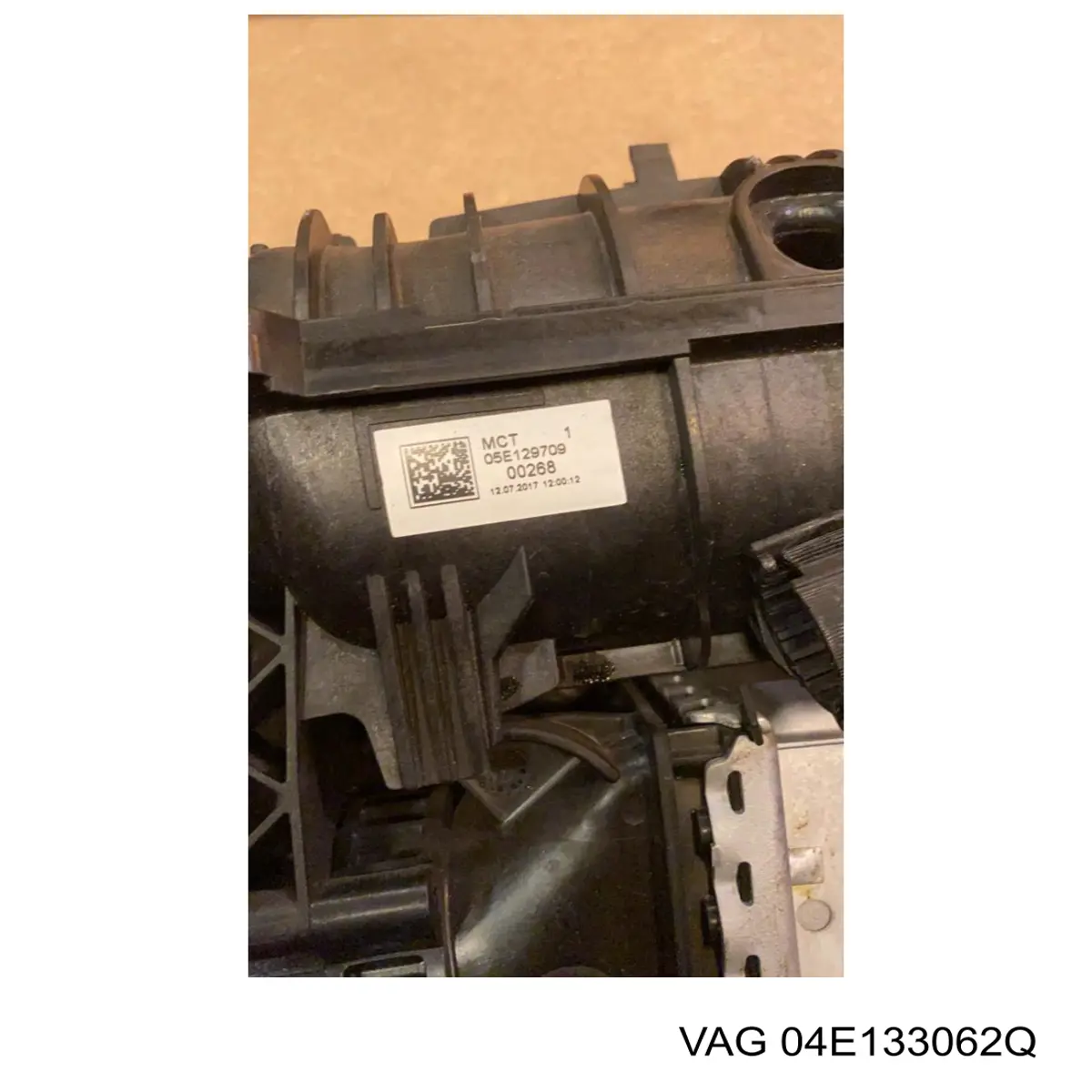 Заслонка воздушная VAG 04E133062Q