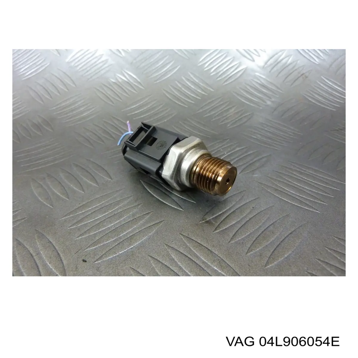 Sensor de presión de combustible 04L906054E VAG/Audi