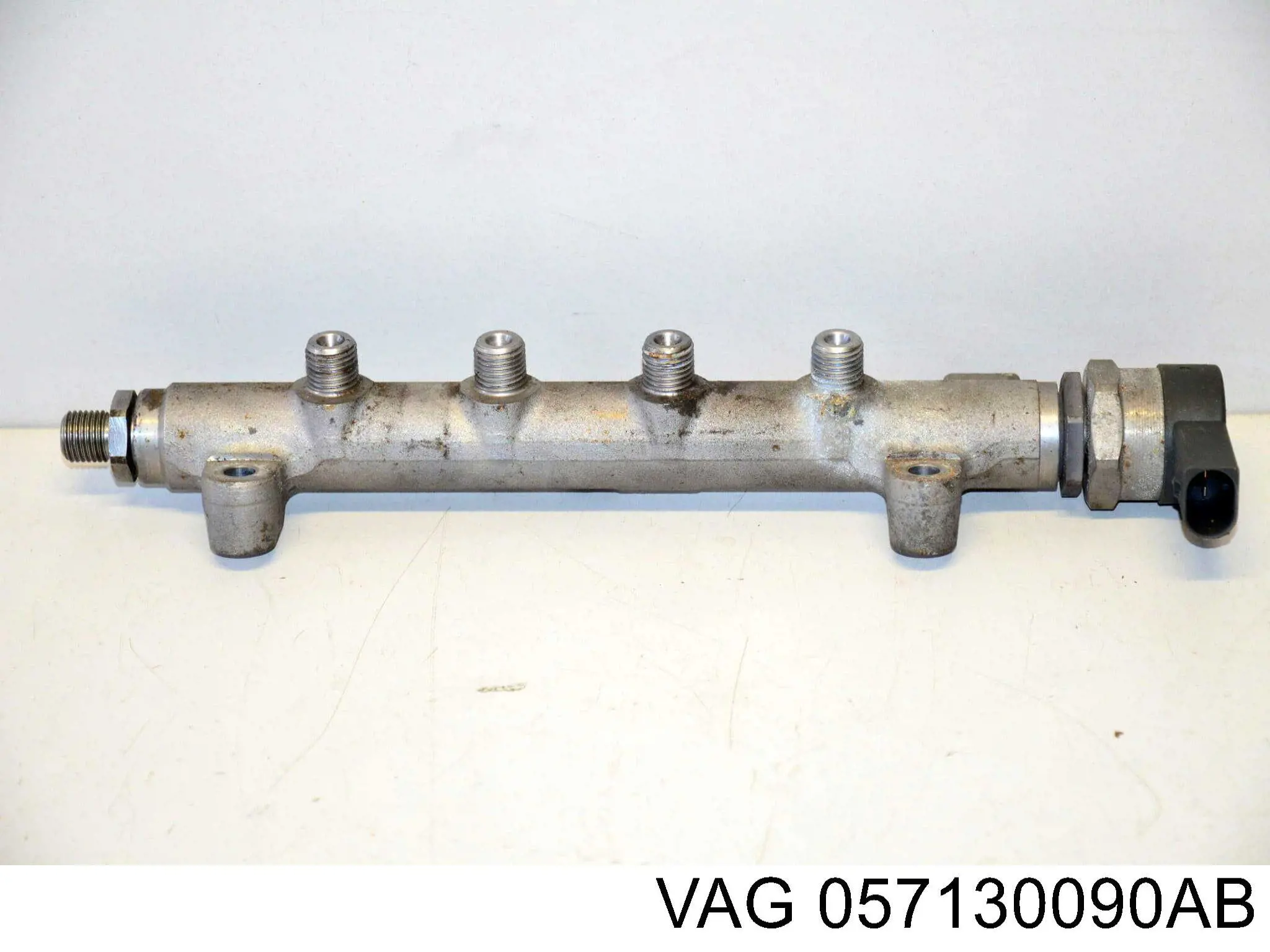 Купить 057130090AB VAG Распределитель топлива