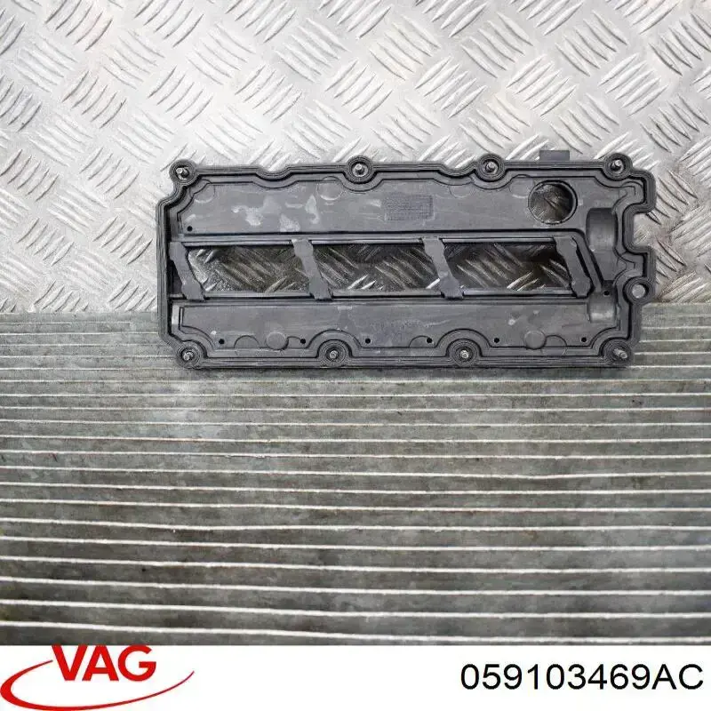 059103469AC VAG Крышка клапанная левая