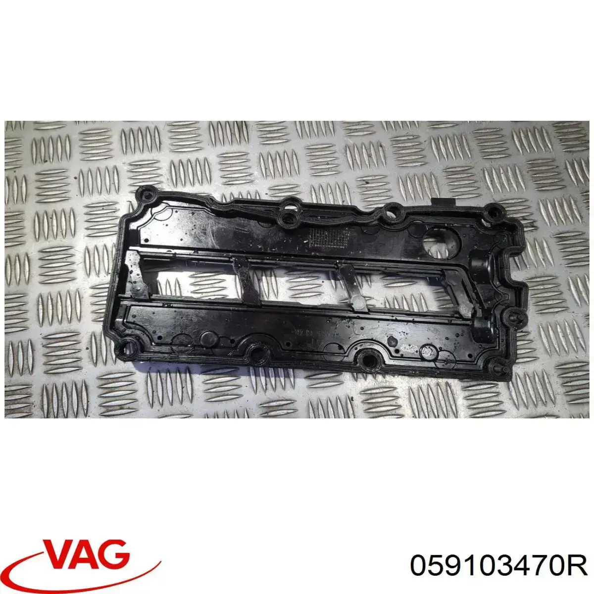 Крышка клапанная правая 059103470P VAG