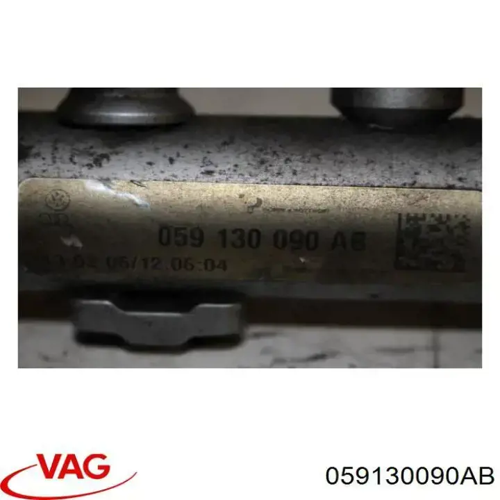 Распределитель топлива (рампа) правый 059130090AB VAG