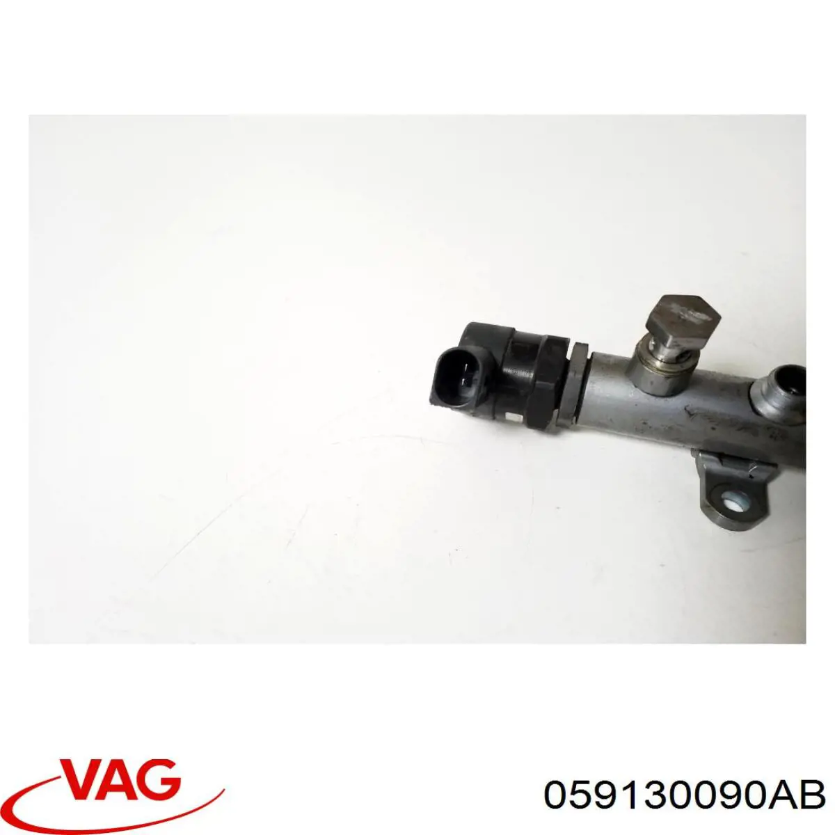 Распределитель топлива (рампа), правый VAG 059130090AB