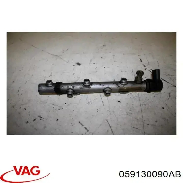 059130090AB VAG Распределитель топлива (рампа) правый