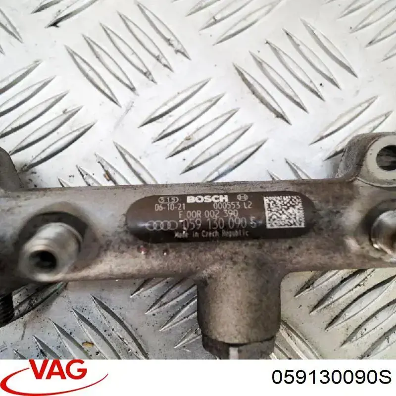 Распределитель топлива (рампа) правый 059130090S VAG