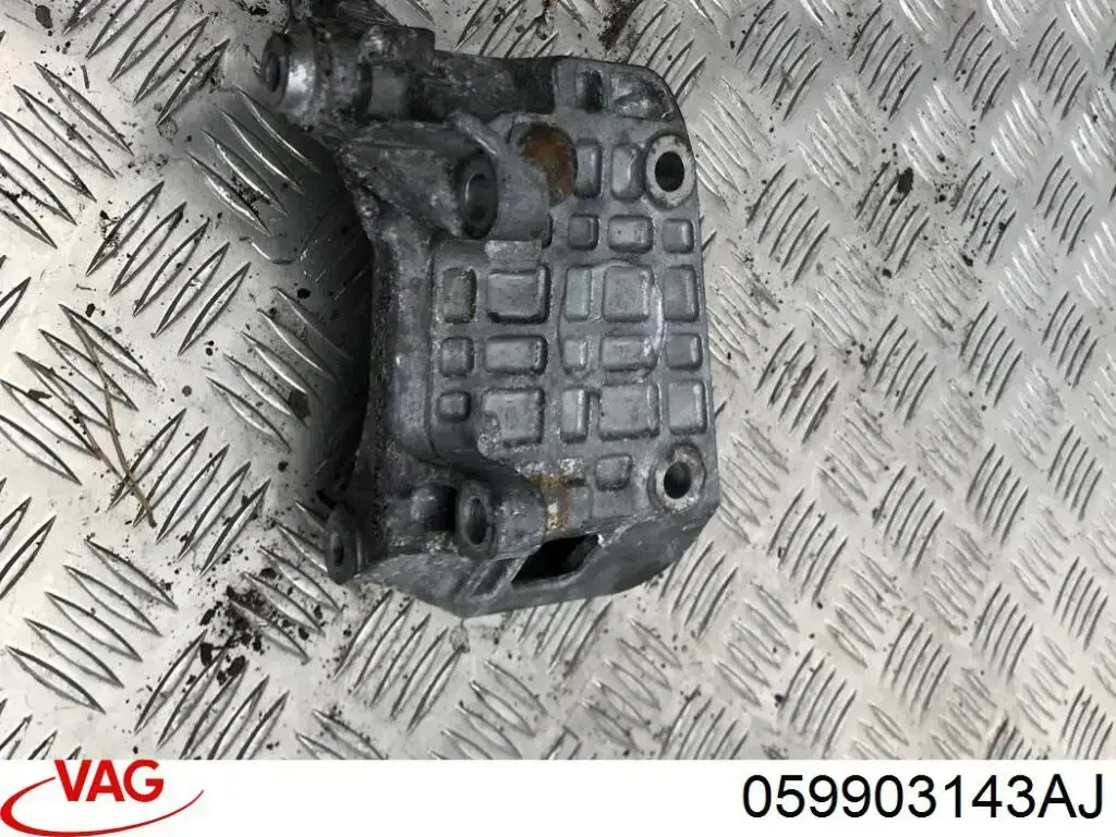 Крепление генератора VAG 059903143AJ