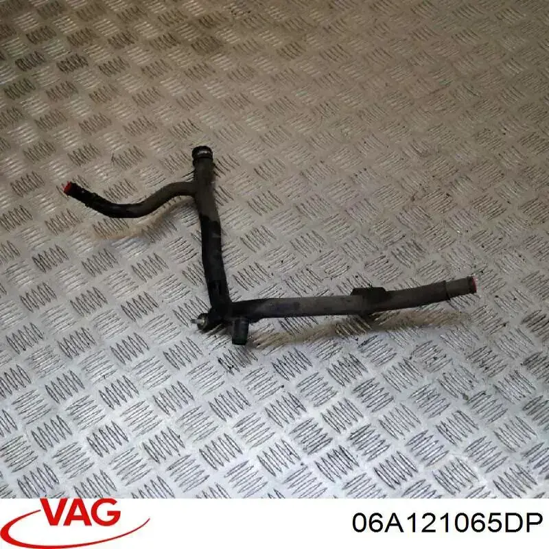 Патрубок термостата VAG 06A121065DP