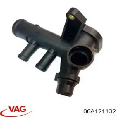 Фланец системы охлаждения 06A121132 VAG