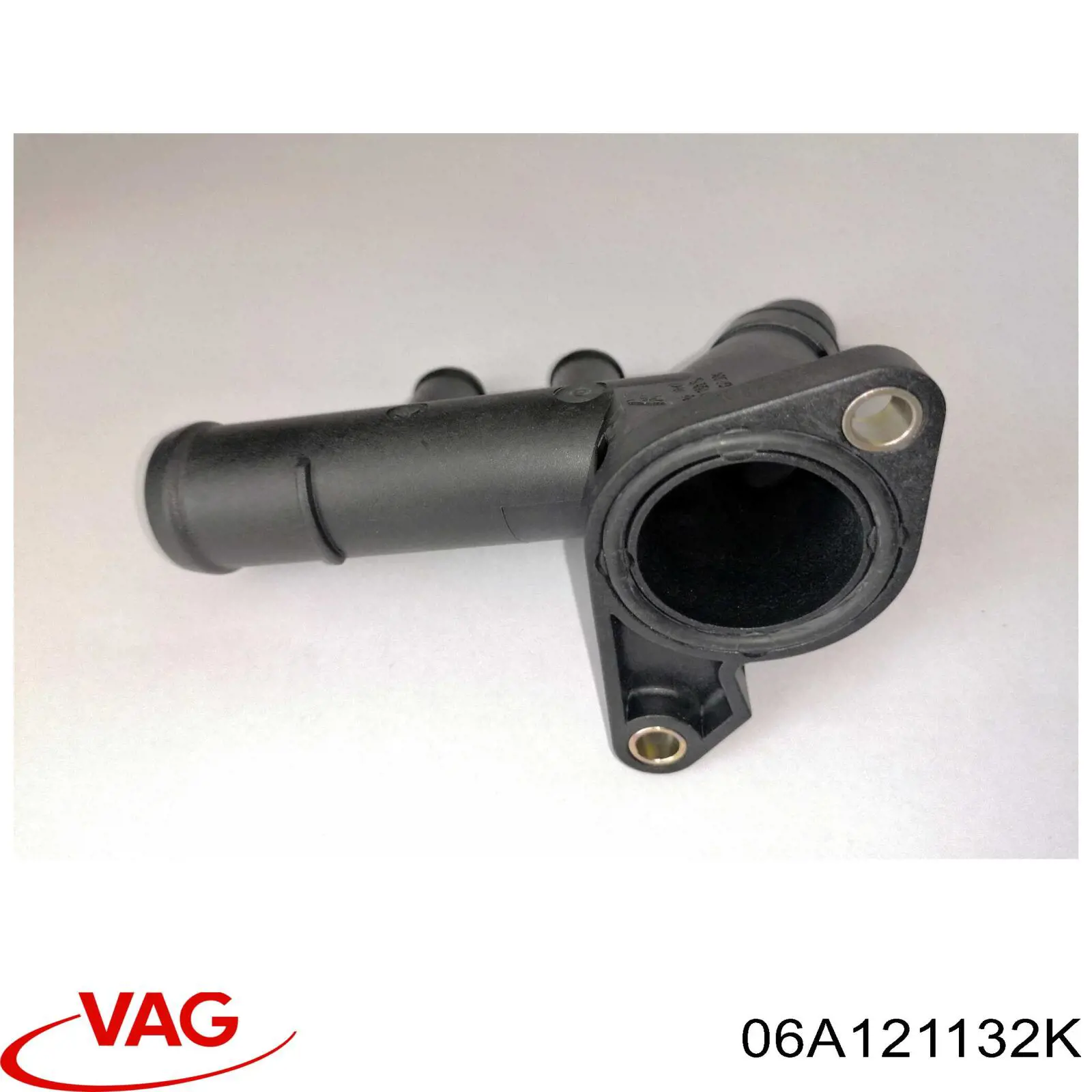 Фланец системы охлаждения VAG 06A121132K цена, от 38.74 USD