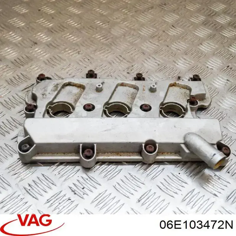 06E103472N VAG Крышка клапанная правая