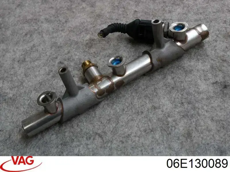 06E130089 VAG Топливная рампа