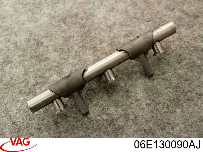 Распределитель топлива (рампа) правый VAG 06E130090AJ цена, от 11.27 USD