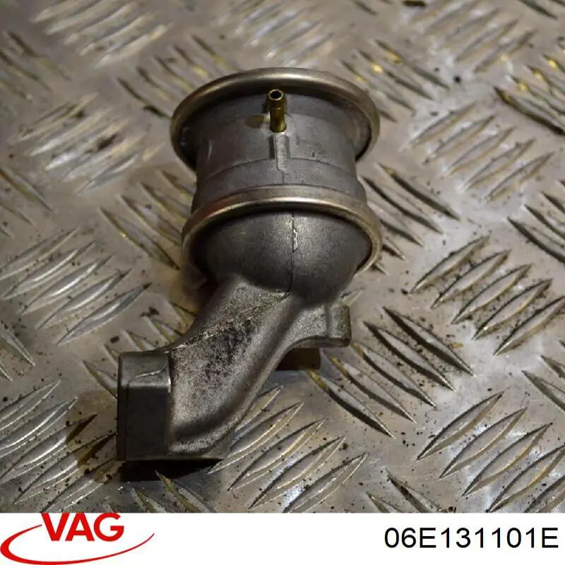 Клапан подачи вторичного воздуха 06E131101E VAG